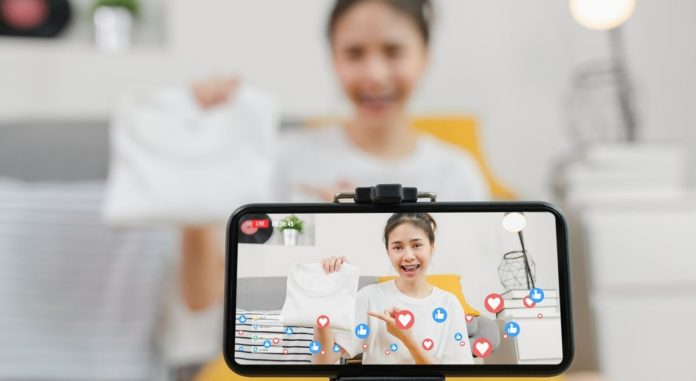 o que é o live commerce